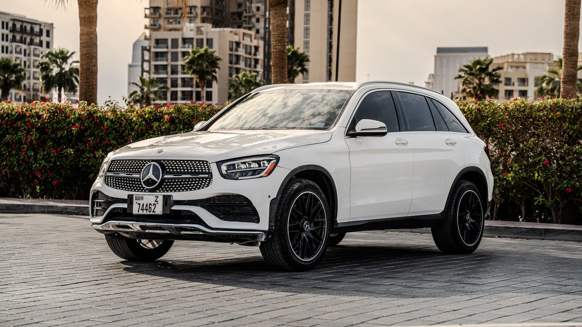 Mercedes-Benz GLC 300 GLC 300 4MATIC 2022 - Luxury SUV for rent in Dubai